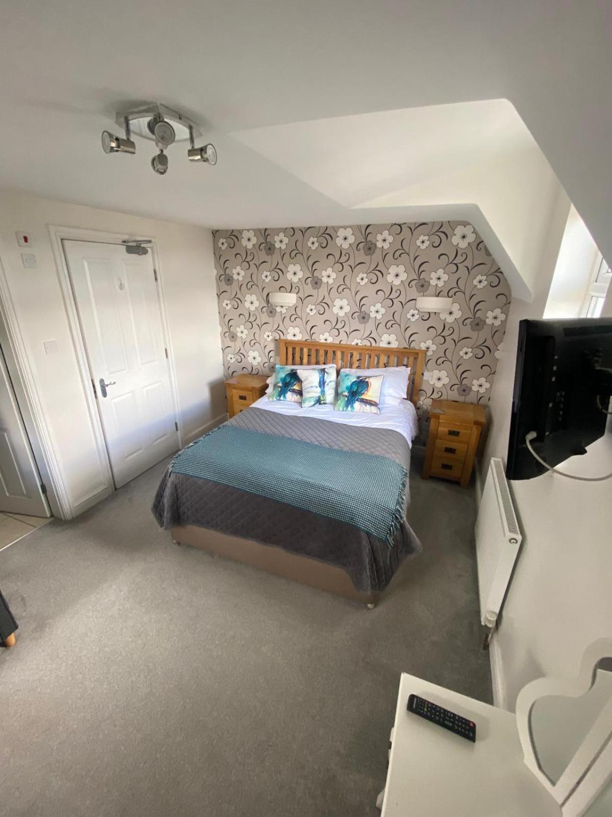 Claremont House Keswick Bed & Breakfast Кесвик Екстериор снимка